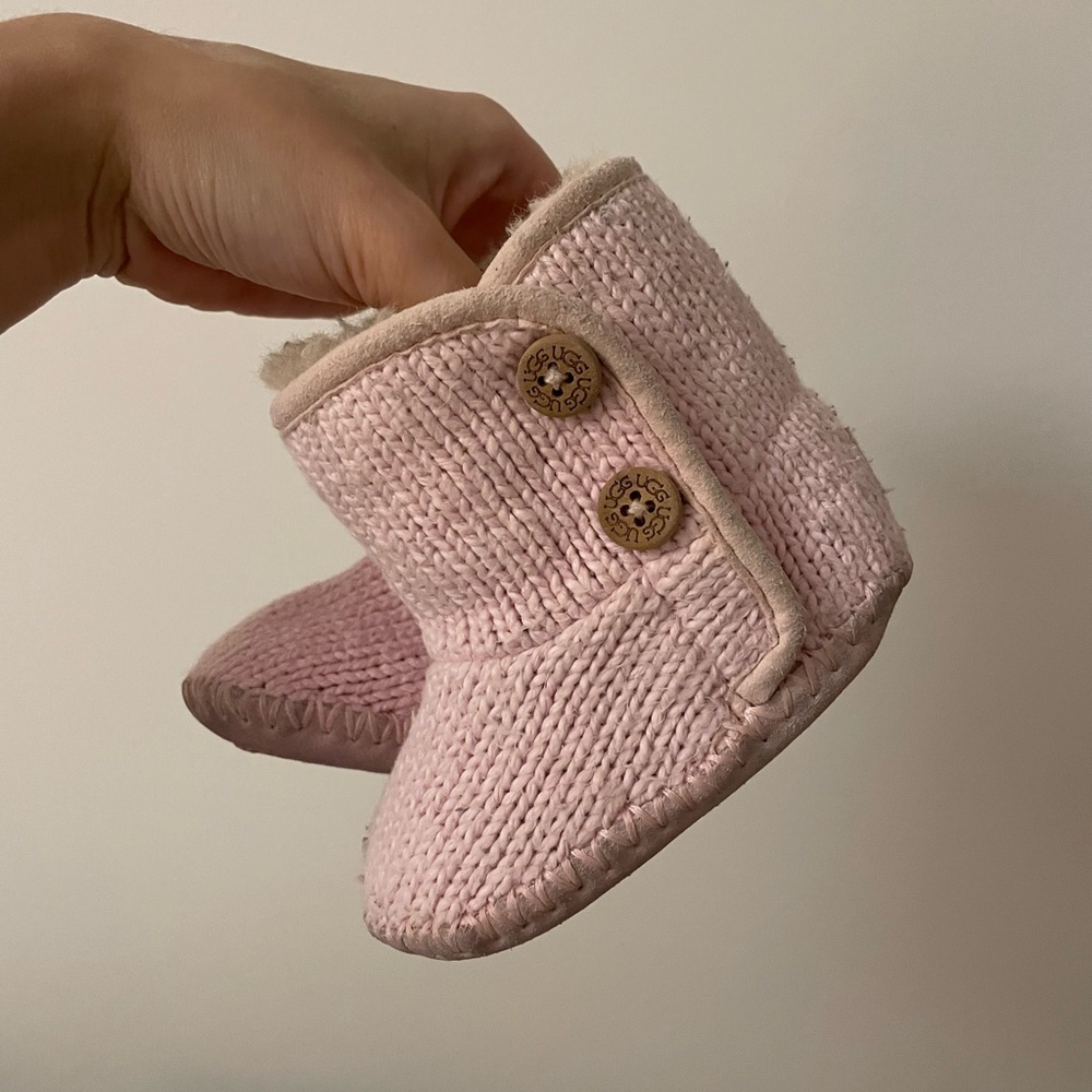 UGG purl pink knit baby booties slippers